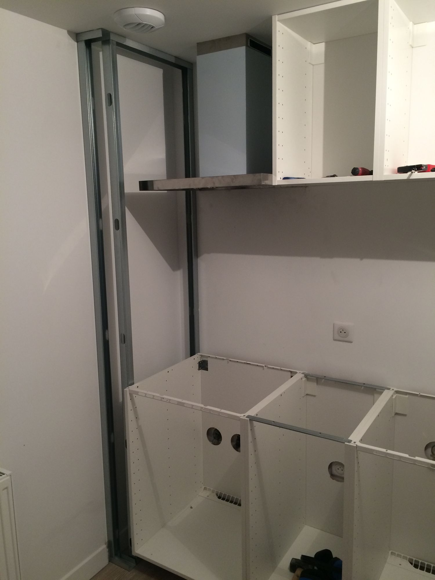 Installation de l'armature pour la pose du coffrage placo